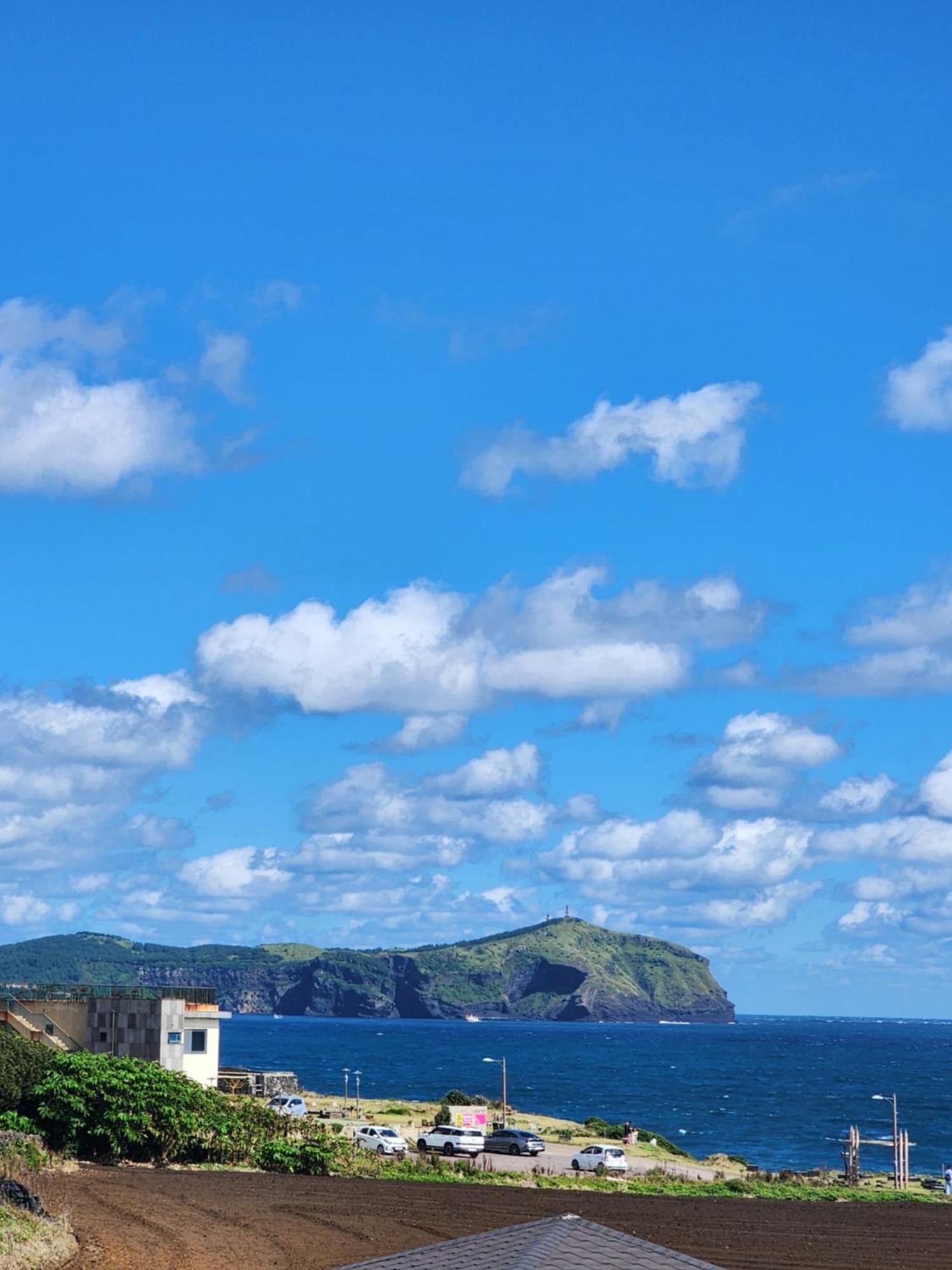 Preun Jeju Pension Seogwipo Bagian luar foto