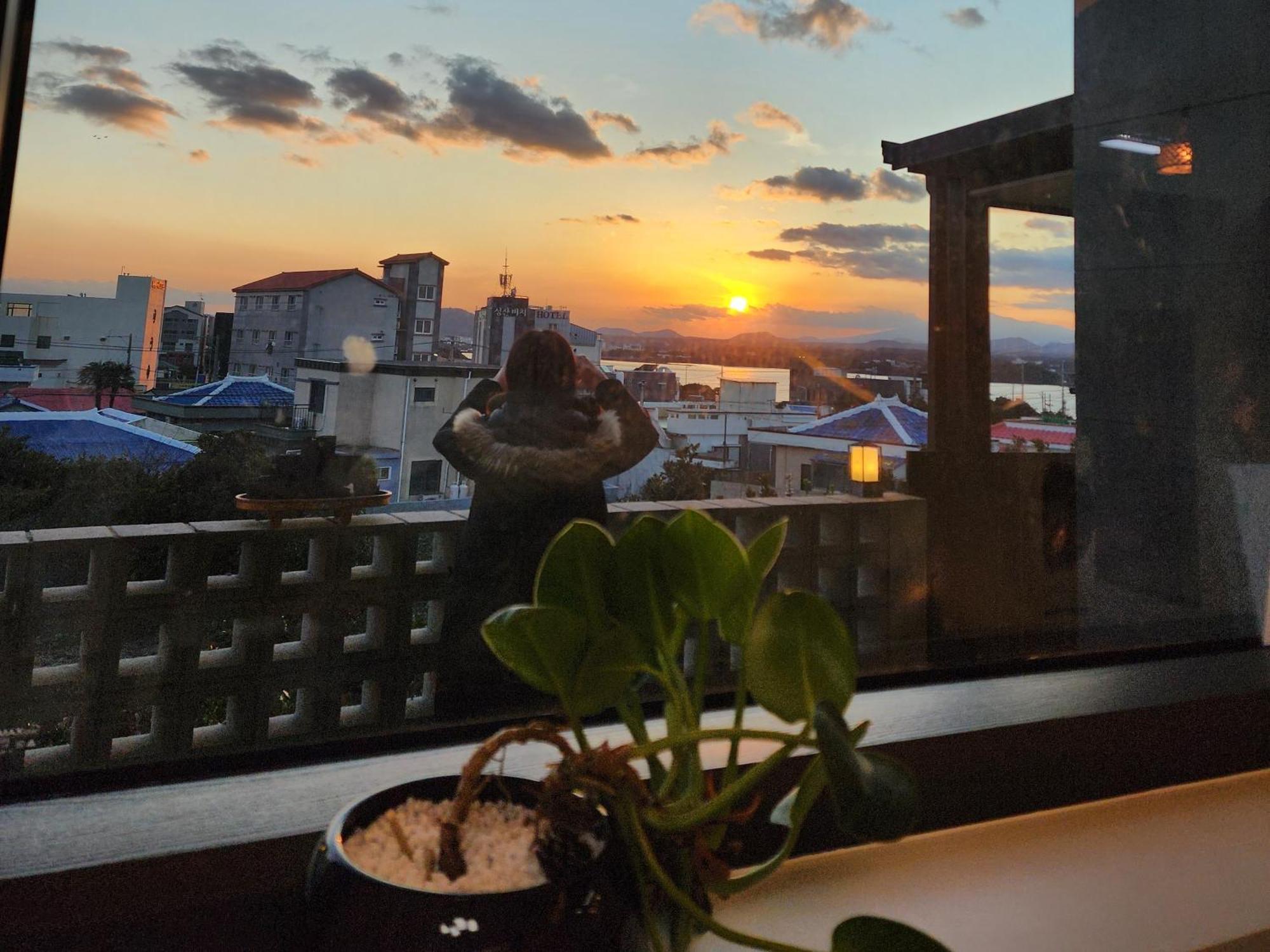 Preun Jeju Pension Seogwipo Bagian luar foto