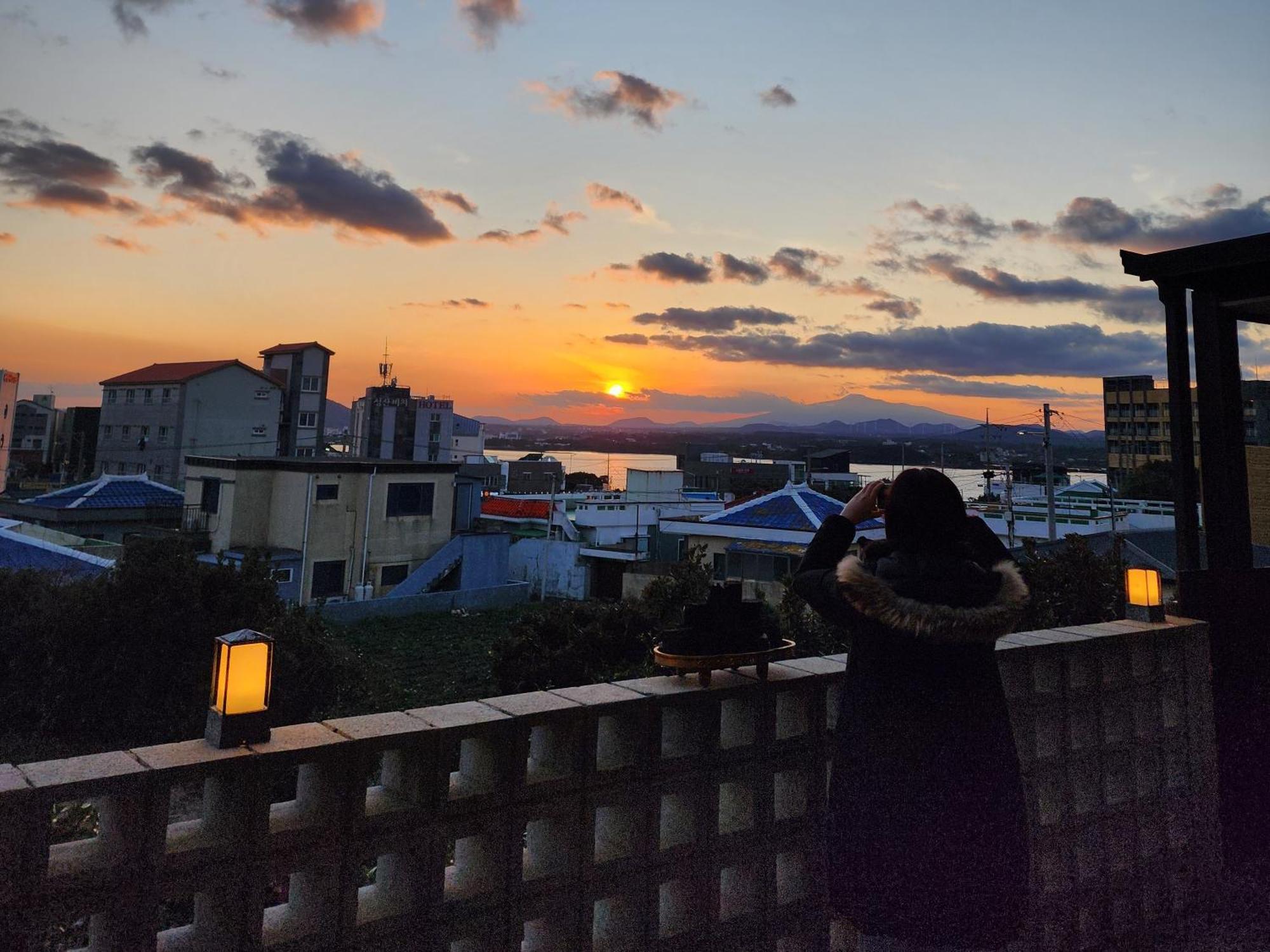 Preun Jeju Pension Seogwipo Bagian luar foto