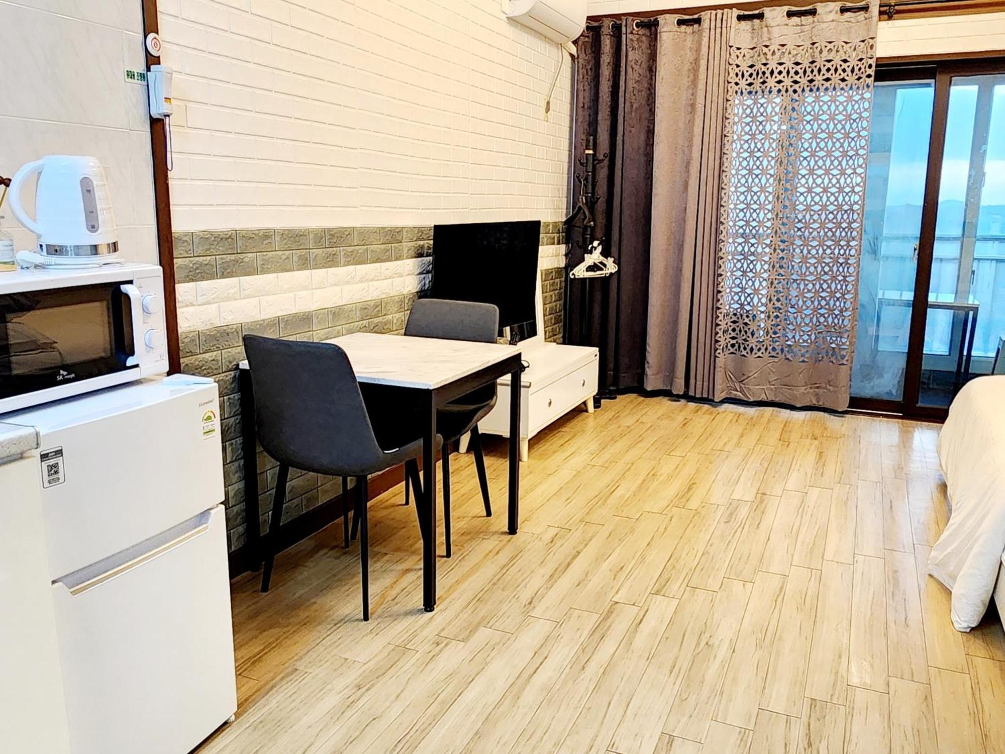 Preun Jeju Pension Seogwipo Bagian luar foto