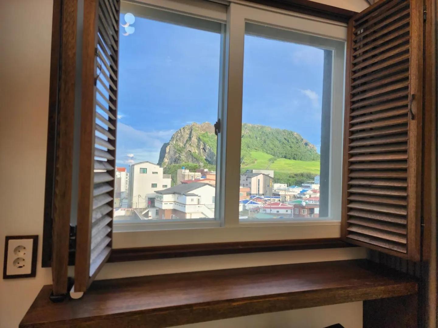 Preun Jeju Pension Seogwipo Bagian luar foto