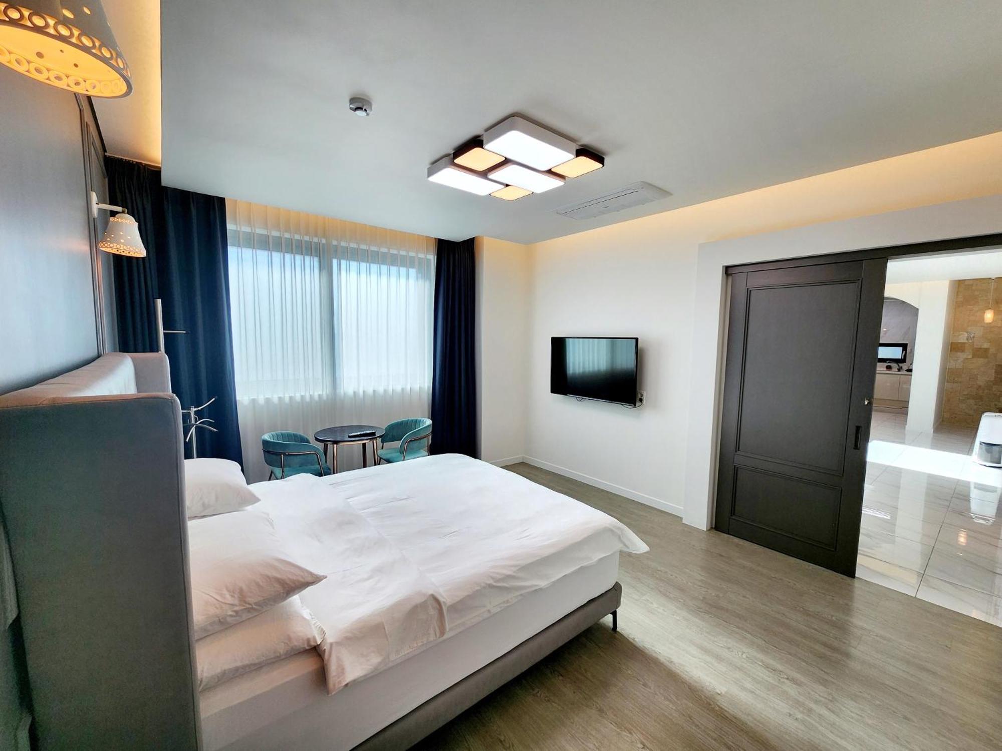 Preun Jeju Pension Seogwipo Bagian luar foto