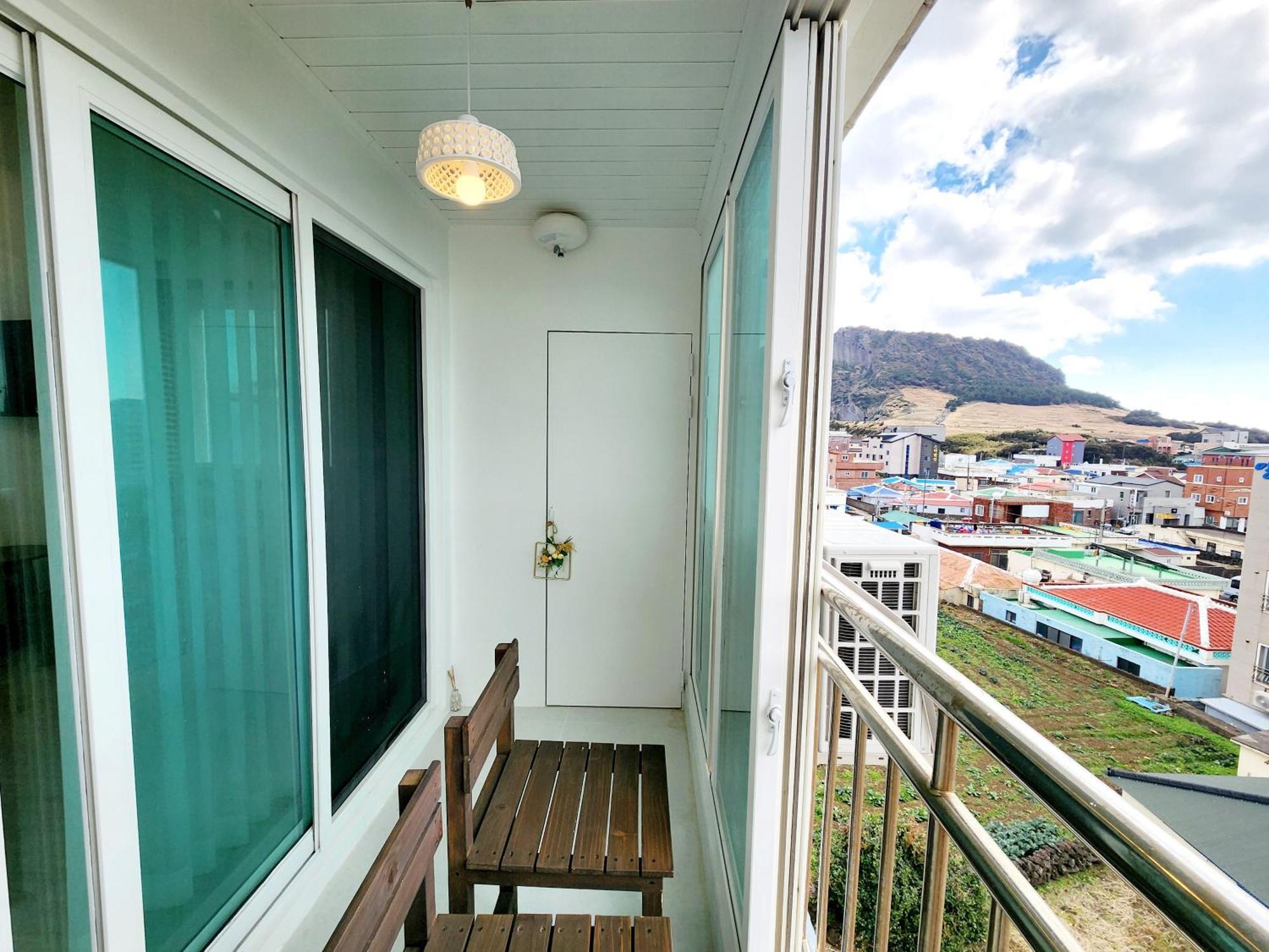 Preun Jeju Pension Seogwipo Bagian luar foto