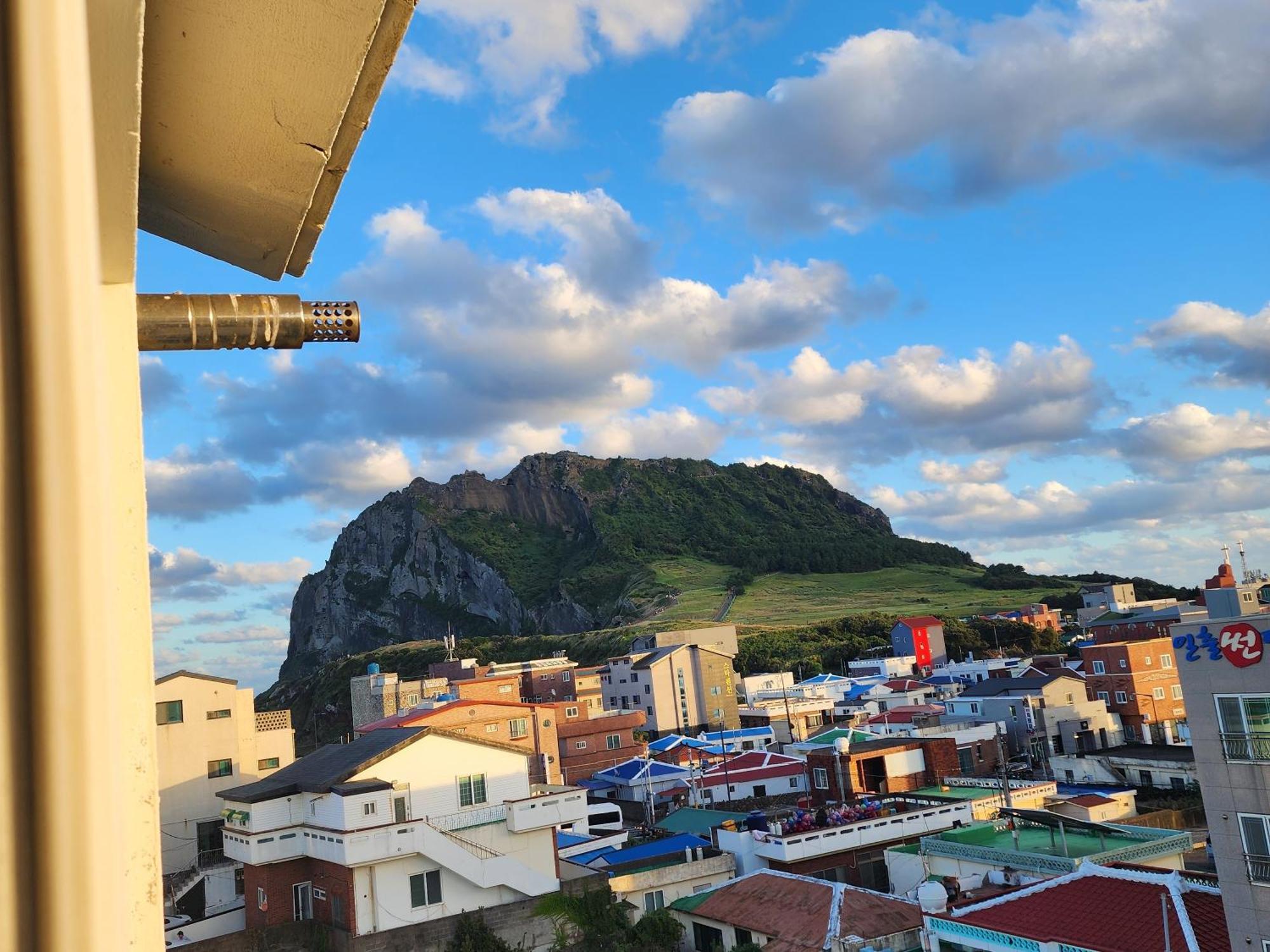 Preun Jeju Pension Seogwipo Bagian luar foto