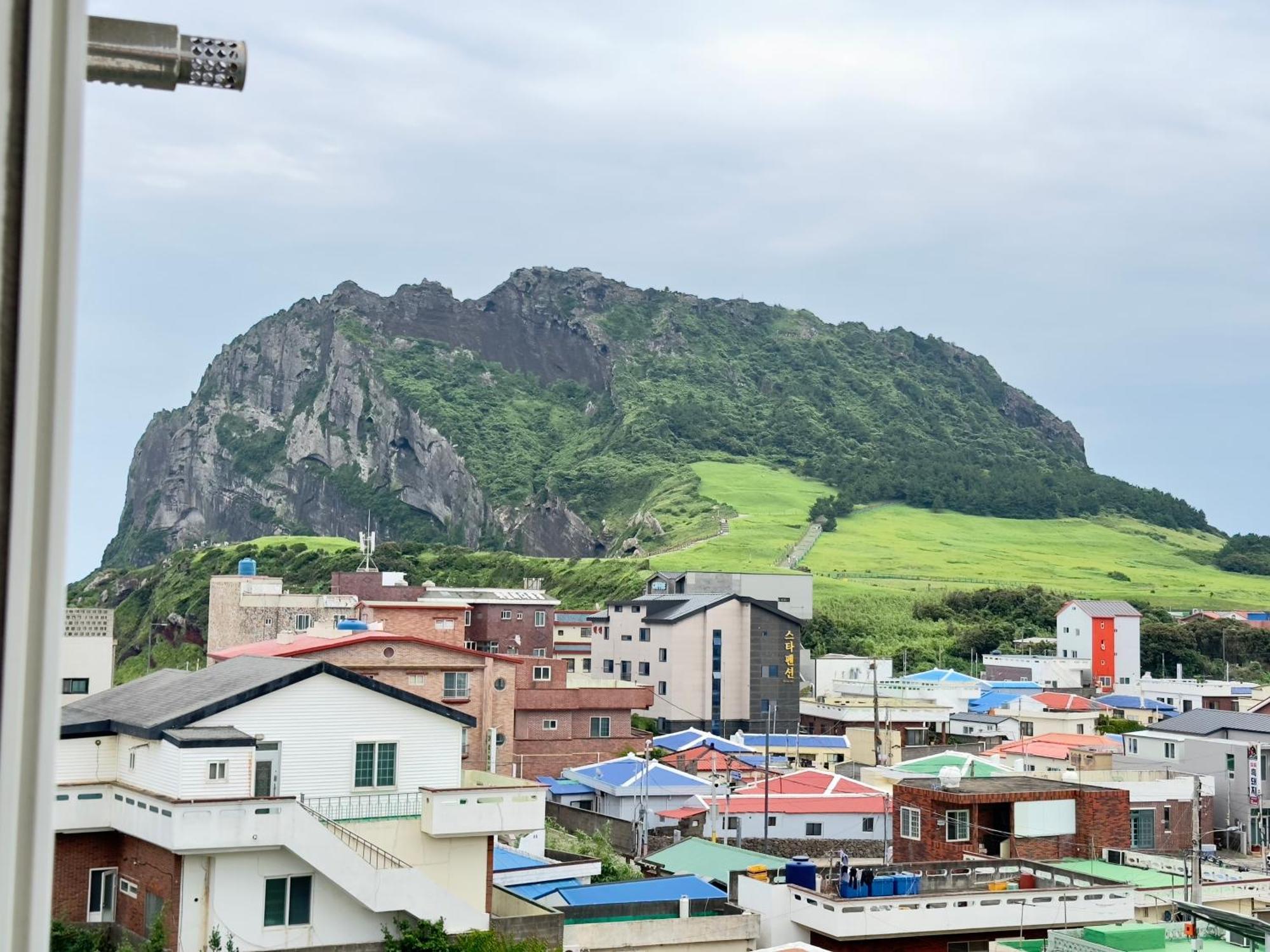 Preun Jeju Pension Seogwipo Bagian luar foto