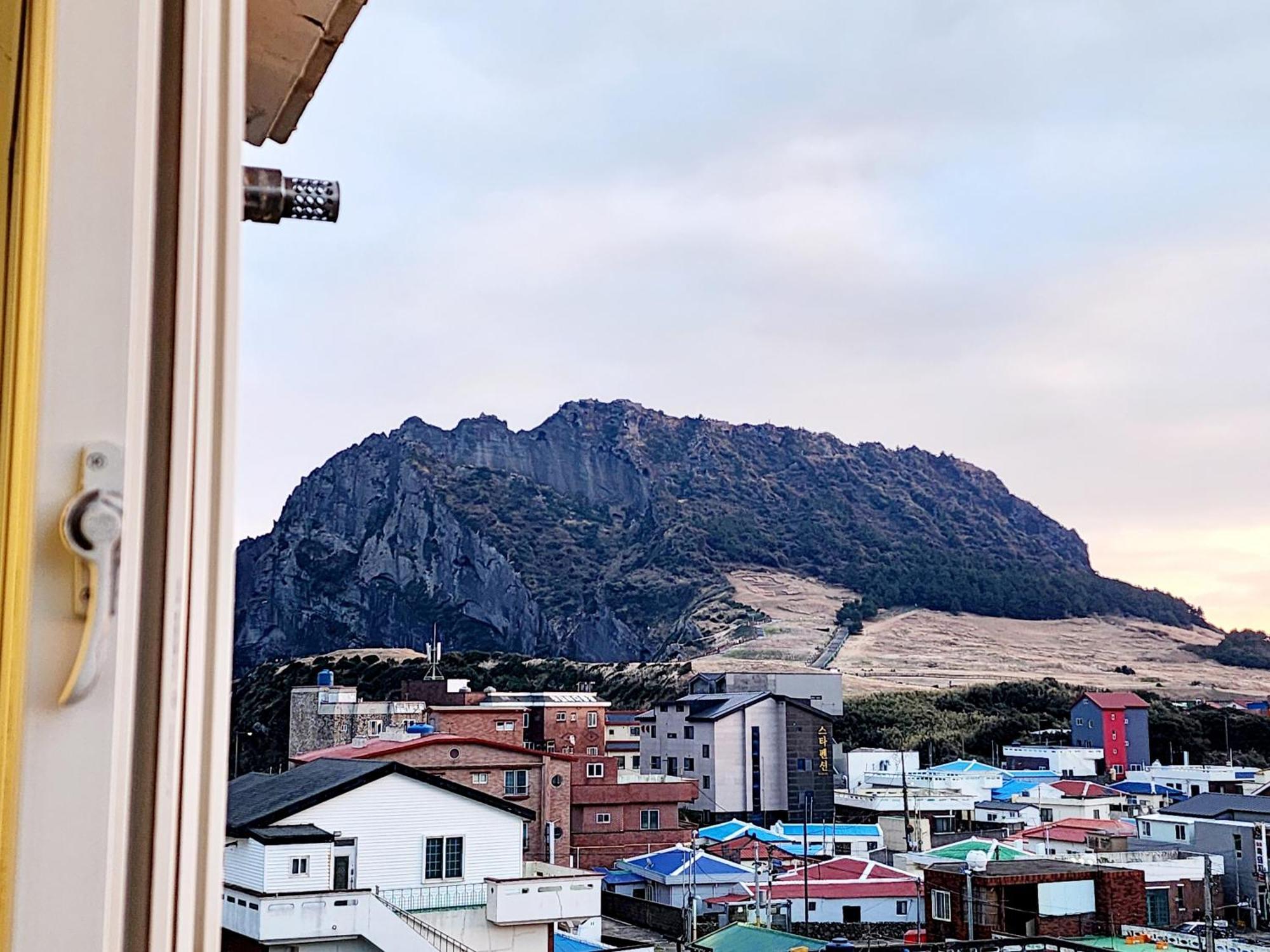 Preun Jeju Pension Seogwipo Bagian luar foto